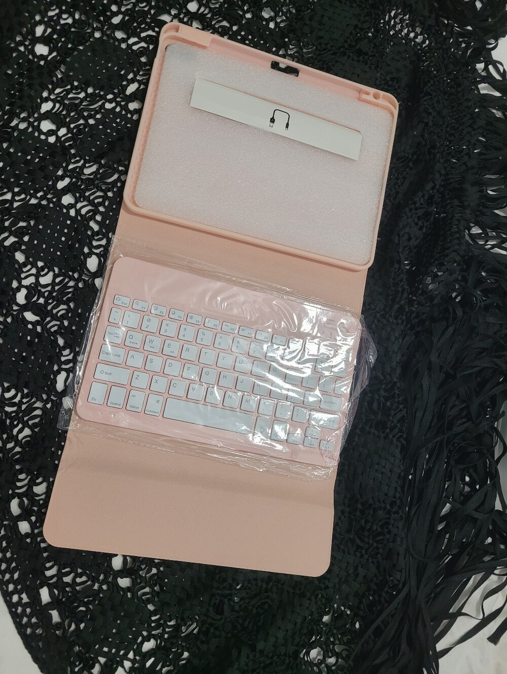 & Other Stories Blush Pink Bluetooth Tablet Keyboard Folio